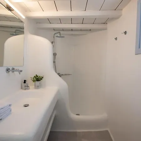 Marvelous 7 Bedroom Overlooking The Psarou Bay *