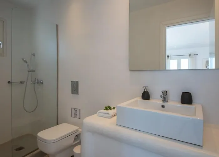 Marvelous 7 Bedroom Overlooking The Psarou Bay ヴィラ