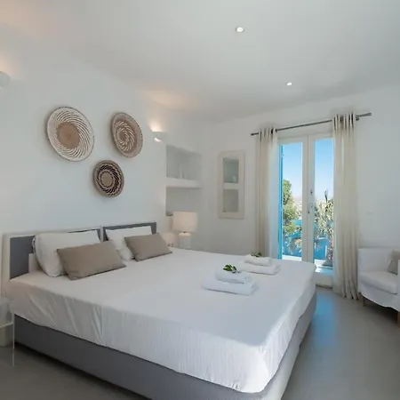 Marvelous 7 Bedroom Overlooking The Psarou Bay