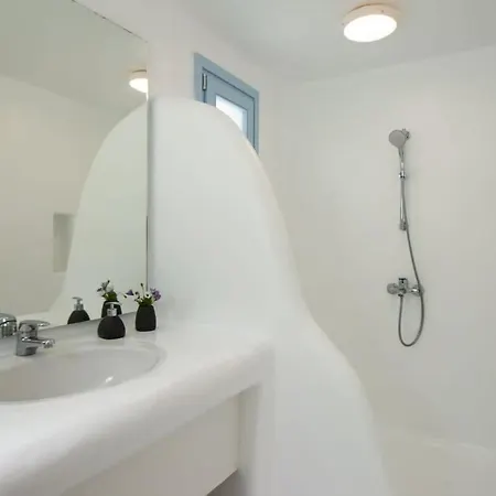 Marvelous 7 Bedroom Overlooking The Psarou Bay Ψαρού