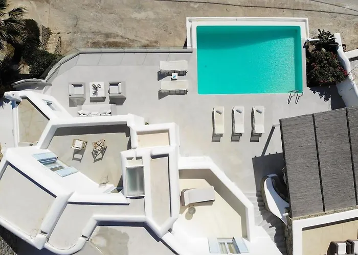 Marvelous 7 Bedroom Overlooking The Psarou Bay فيلة