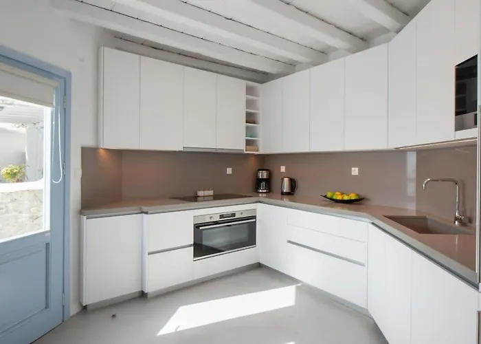 Marvelous 7 Bedroom Overlooking The Psarou Bay بسارو